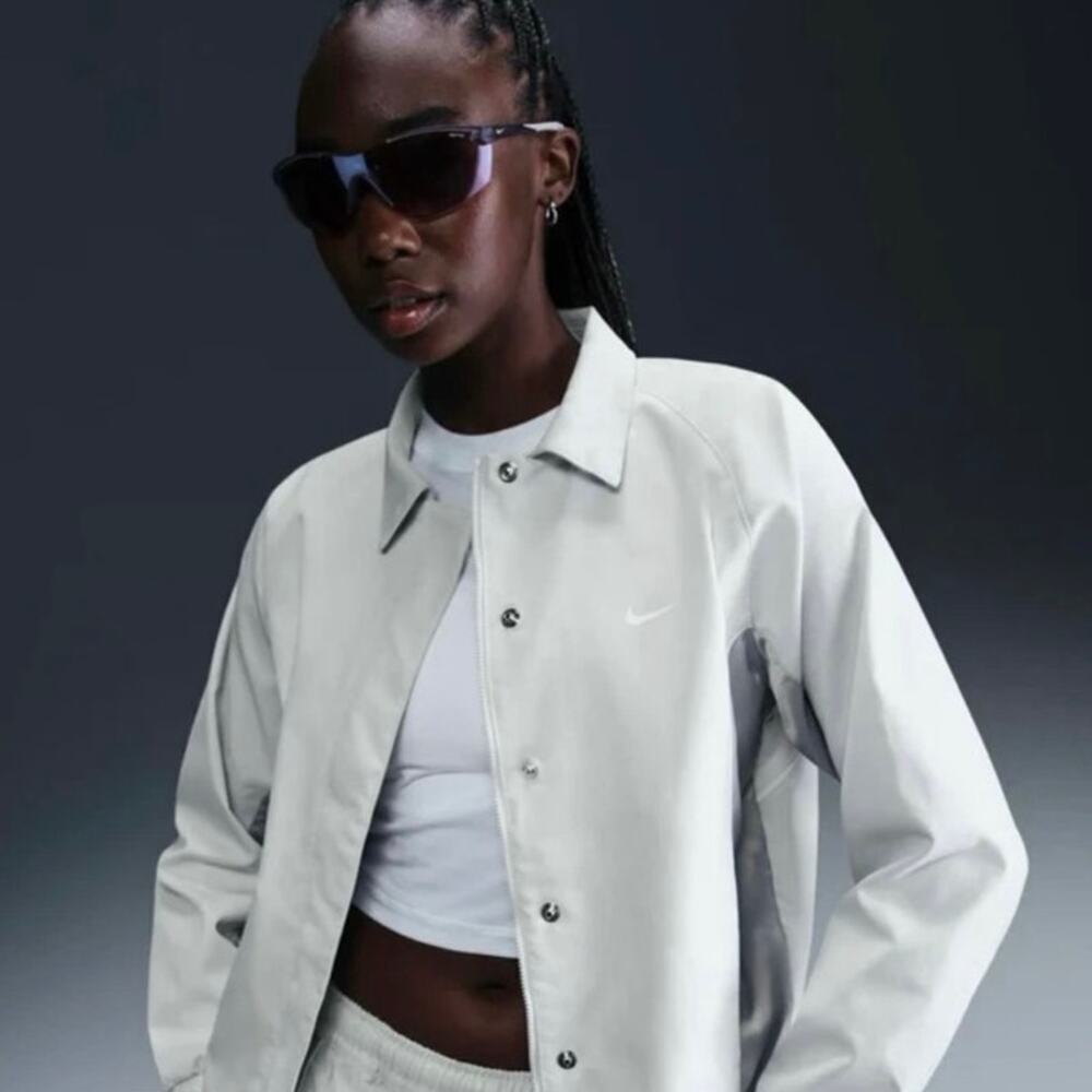 Women’s Nike Sportswear Woven Jacket Oversized Light Grey Size Medium